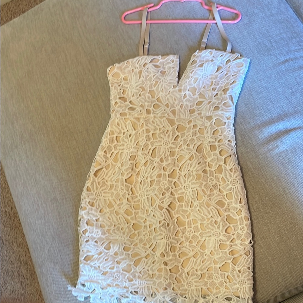 Superdown Cream Bodycon Dress Sweetheart Neckline